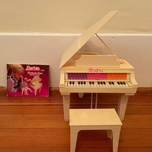 Vintage 1981 Barbie electric piano